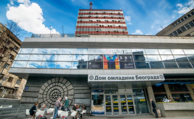 Tokom koncerta se obrušio dio plafona u Domu omladine