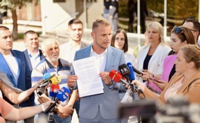 Stanivuković predao inicijativu: Besplatni placevi za višečlane porodice i mlade