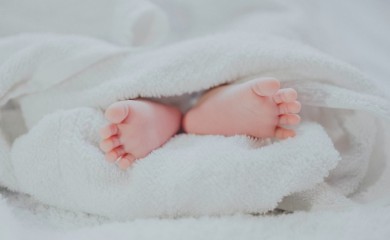 Zašto se bebe često bude noću?