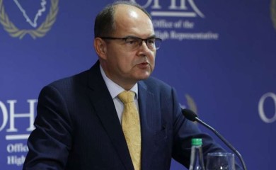 Šmit pisao čelnicima Srpske: Deveti januar neustavan, to se mora poštovati