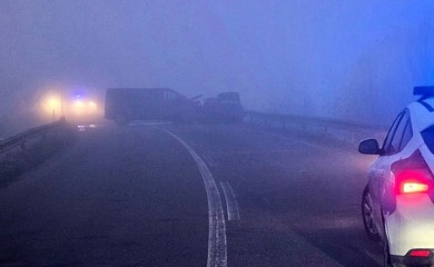 Žestok sudar kombija i dva automobila u Bijeljini