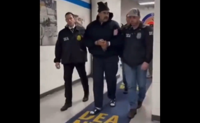 "Maduro pokušao pobjeći u sigurnu sobu, ali nije mogao zatvoriti vrata"