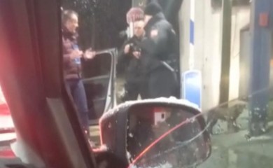 Represija u Bratuncu: Policija hapsi Babalja i Mandića