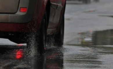 Mokri kolovozi, smanjena vidljivost zbog magle