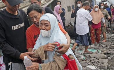 Požar buknuo u skladištu goriva, desetine stradalih i povrijeđenih