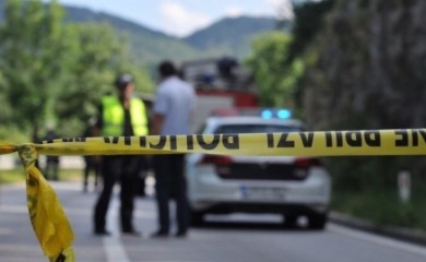 Sudar dva automobila i kamiona, ima povrijeđenih