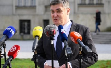 Milanović: Srednji prst za Ambasadu SAD, dok god budu tlačili Hrvate u BiH
