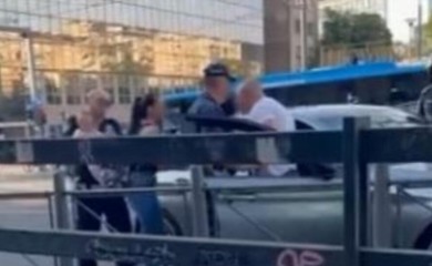 Brutalno nasilje u Beogradu: Tukao ženu i dijete, prolaznici ih spasavali od nasilnika, reagovala i policija VIDEO
