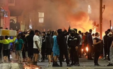 Neredi i haos širom Britanije: Protesti protiv migranata sve nasilniji FOTO/VIDEO