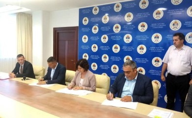 Nisu umanjena prava: Potpisan poseban koletivni ugovor za zaposlene u republičkim organima