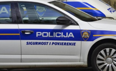 Pijani vozač udario u policijski automobil
