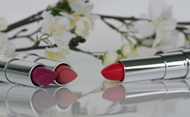 Koja sredstva pomažu pri skidanju fleka od šminke