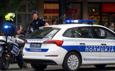 Pijan udario u parkirano policijski automobil i povrijedio dvojicu policajaca