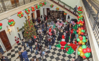 Božićni prijem kod Karađorđevića: Ugostili više od 1.000 djece iz Srbije i Srpske