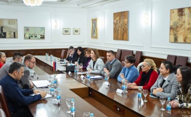 Stanivuković nakon sastanka sa prevoznicima, sindikatom i roditeljima i starateljima: Našli smo privremeno rješenje