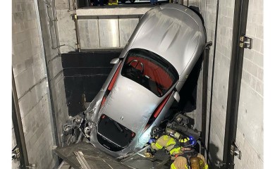 Ferrari vrijedan više od 200.000 evra ispao iz lifta