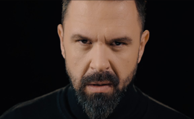 Petar Grašo ujeo obožavateljku za nogu (VIDEO)