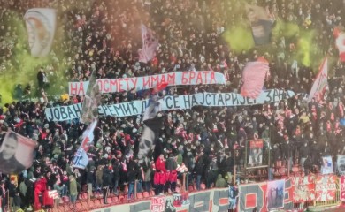 Uvrijedljiv potez „delija“: Vulgarnim transparentom prozvali Jovanu Jeremić