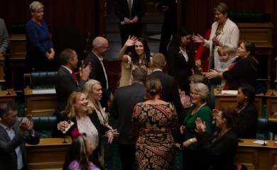 Ardernova se emotivno oprostila u novozelandskom parlamentu (VIDEO)