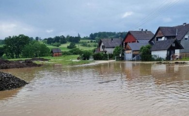 Jako nevrijeme u Kosjeriću, poplavljeno dvadesetak domaćinstava