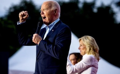 Novi gaf Bidena, rekao da je on prva crna žena koja je služila sa crnim predsjednikom