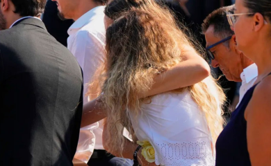 Supruga u bijelom, majka neutješna: Potresne scene sa posljednjeg ispraćaja Dioga Žote