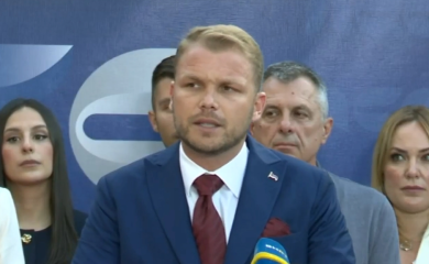 Stanivuković odustao od kandidature, podržao Blanušu i Božovića