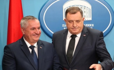 VIŠKOVIĆ OSTAJE U SEDLU Dodik produžio mandat Vlade Srpske, bez obzira na KRITIKE boraca i sindikalaca