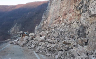 Na putevima RS i FBiH povećana opasnost od odrona