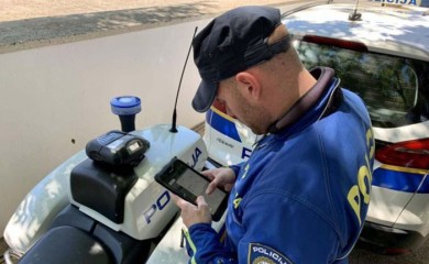 PAG: Žena vozila neregistriran auto bez vozačke, ide u zatvor