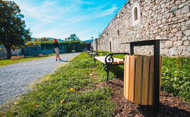 Kastel dobio nove korpe za otpatke i žardinjere za cvijeće