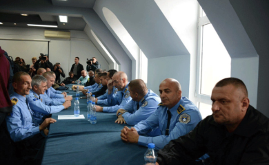 Srbi napustili kosovske institucije zbog poteza Prištine