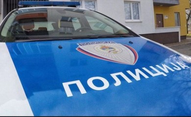 Automobil u Ključu sletio sa puta, vozač u bolnici