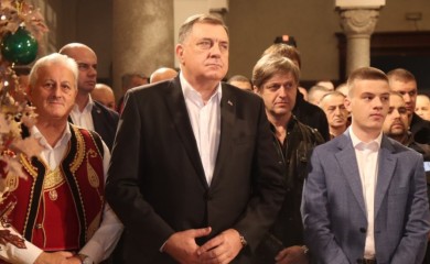 Dodik čestitao Badnje veče: Prilika da dočekamo najradosniji praznik Božić u molitvi