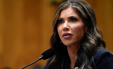 Tramp smijenio ministricu unutrašnje bezbjednosti Kristi Noem