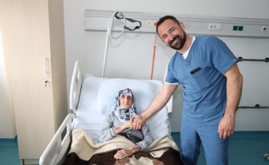 Baki (101) ugrađen vještački kuk na UKC-u RS