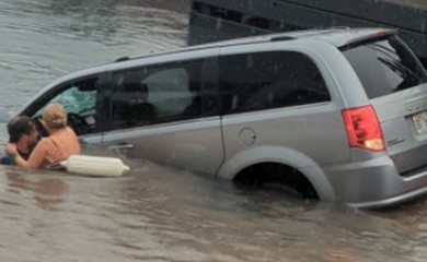 Pratila navigaciju, pa završila u okeanu (VIDEO)