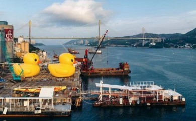 Gumena patka se vratila u Hong Kong, sada ima društvo