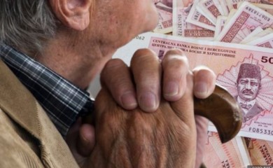 Najstariji željno iščekuju poštare: U Srpskoj danas počela isplata penzija