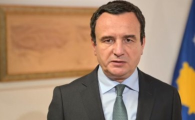 “Gori” internet: Kurti posjetio školu i pogrešno riješio zadatak, pa se izvinjavao VIDEO