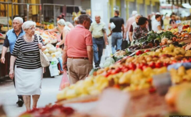 Građani BiH kupuju na komad: “Zadužuju se za liječenje, udžbenike, hranu”