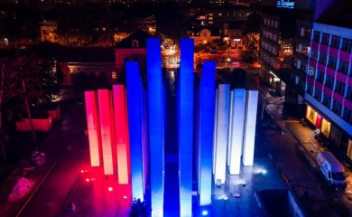 VOJSKA SRPSKE “Centralno spomen obilježje u bojama zastave ZASIJALO U ČAST 24 000 heroja”