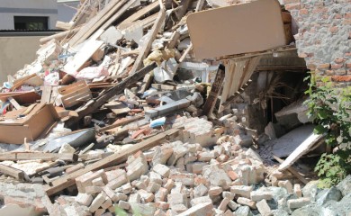 U padu balkona stambene zgrade poginule dvije osobe