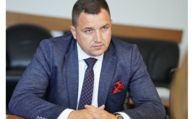 Ministar Lučić sproveden u zgradu SIPA, uhapšena još jedna osoba