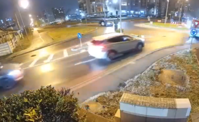 Nadzorne kamere u Rumuniji snimile “leteći automobil” VIDEO