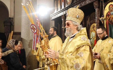 Božićna liturgija u Hramu Hrista Spasitelja, prisustvuje veliki broj vjernika