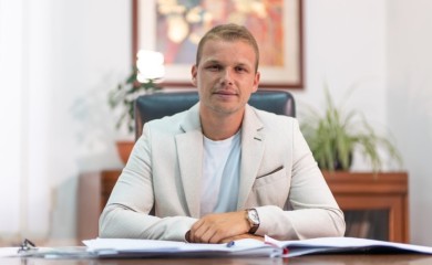 Neka svjetlost obasja svaki dom: Stanivuković čestitao Božić