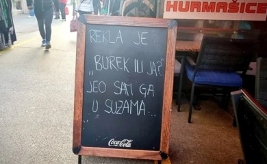 Jeo ga je u suzama...