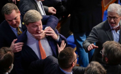 SAD: Poslanici se htjeli potući na sjednici, jedva ih razdvojili (VIDEO)