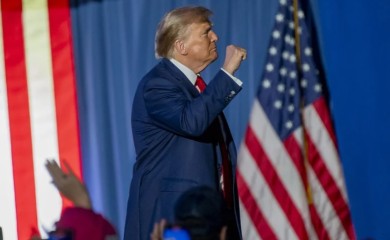 Trump ismijavao Bajdenovo mucanje i imitirao ga: "On je prijetnja dd-demokratiji"